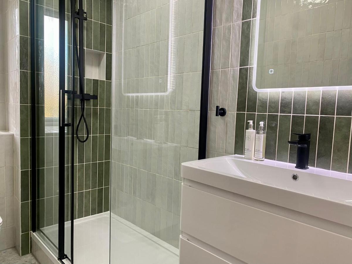 Newly Refurbished 2 Bedroom Apartment In South London Kültér fotó